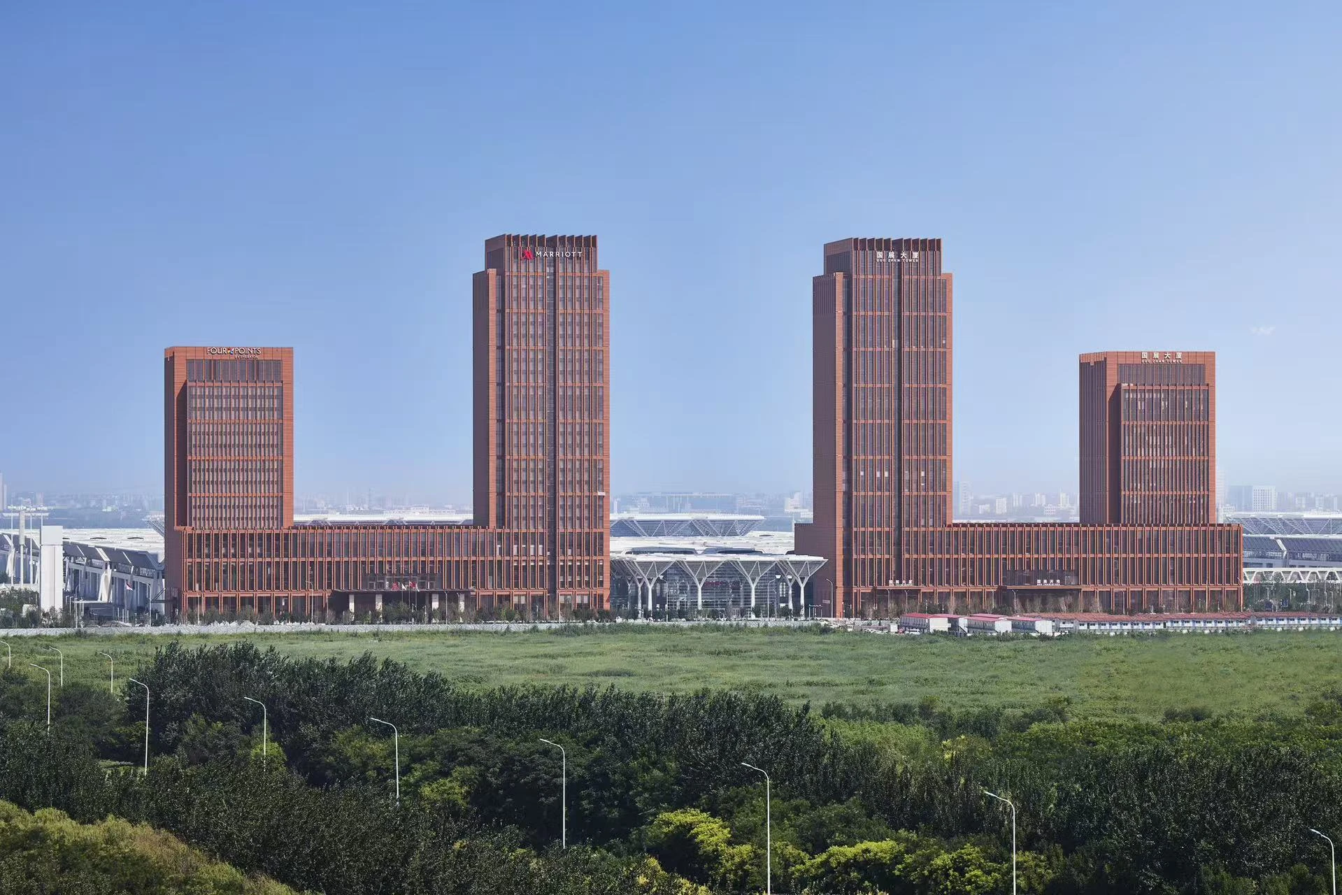 天津国家会展中心国展大厦及周边建筑外景